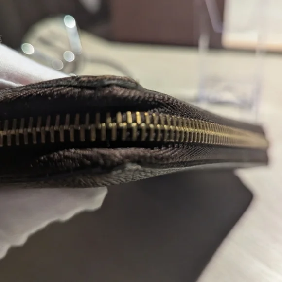 Louis Vuitton Monogram Zippy Wallet  With Red Interior And COA - Picture 11 of 16